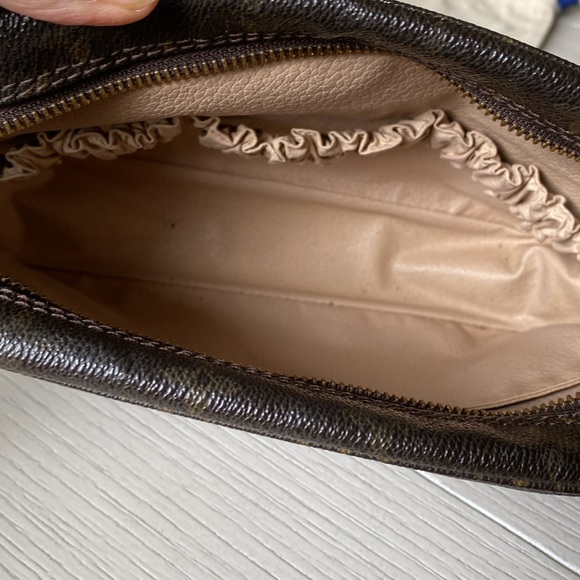 Louis Vuitton vintage Monogram Trousse Toilette 23, wristlet and dust cover - Picture 8 of 15